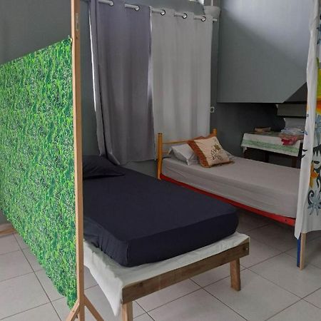 Laure Hebergement Loue Lits En Dortoir Hostel Faaa Luaran gambar
