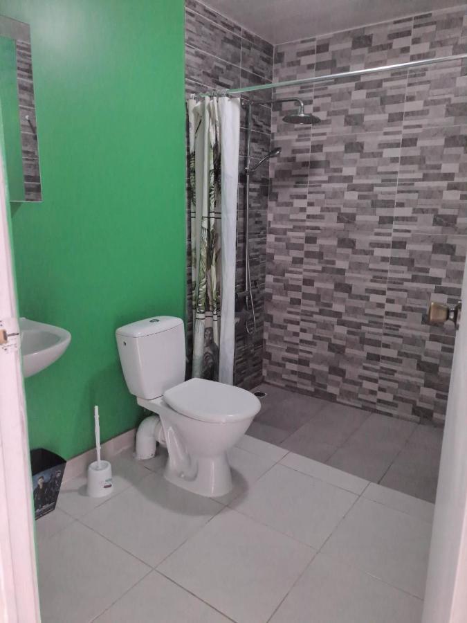 Laure Hebergement Loue Lits En Dortoir Hostel Faaa Luaran gambar